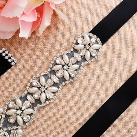 Wedding dress sash satin bow crystals sparkly elegant brand new great condition - Picture 2 of 14